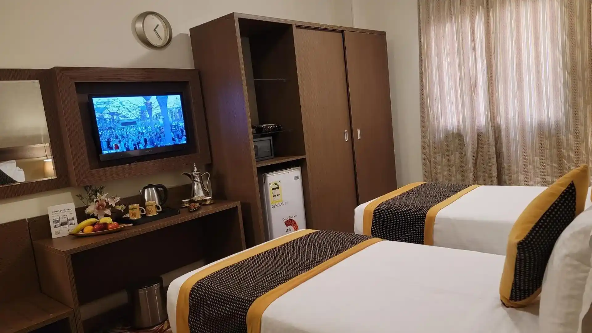 Hôtel Qasr Al-Ansar Al-Jadida chambre + TV