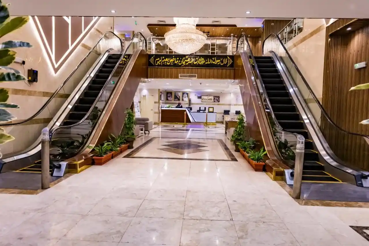 Hôtel Waqf Othman bin Affan médine chambre escalier